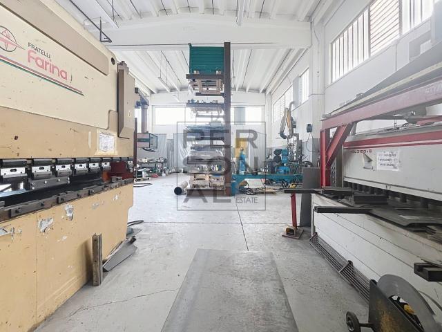 Capannone in vendita a Zona Industriale Rovereto, Rovereto