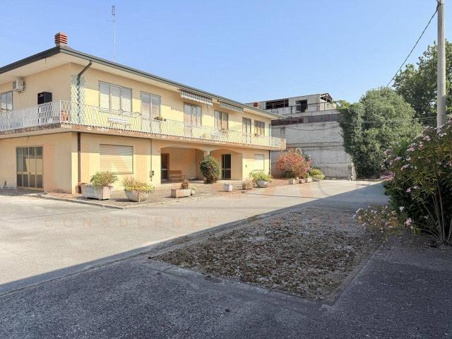 Capannone in vendita a Rubano, Veneto