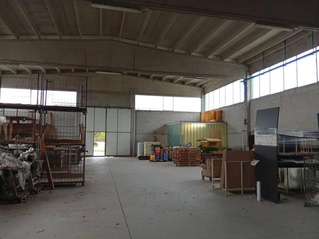 Locale Commerciale in vendita a Sabbioneta, Lombardia