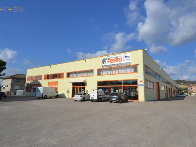 Capannone in vendita a Agraria, Marche