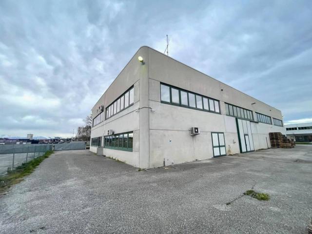 Capannone in vendita a Borgo Taliano, San Vito Al Tagliamento