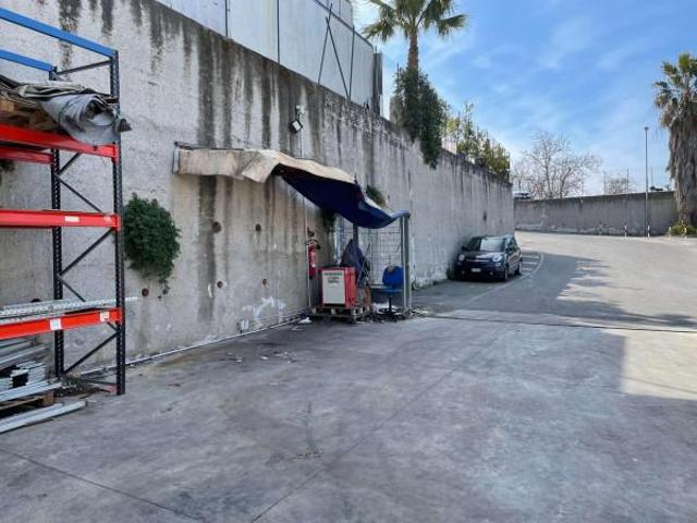 Capannone in vendita a Sant'anastasia, Campania