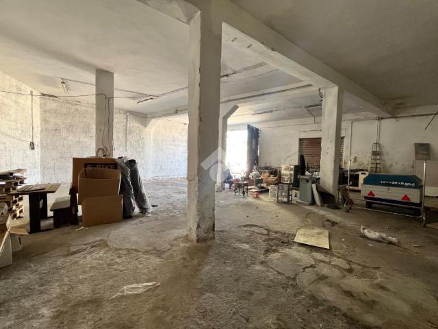 Capannone in vendita a Sant'antimo, Campania