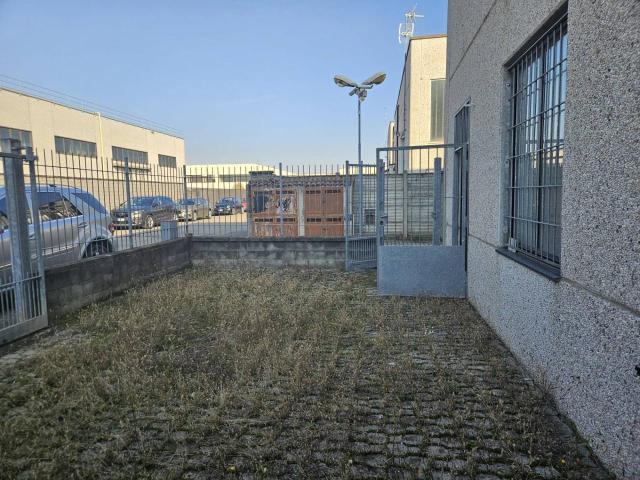 Capannone in vendita a Santo Stefano Ticino, Lombardia