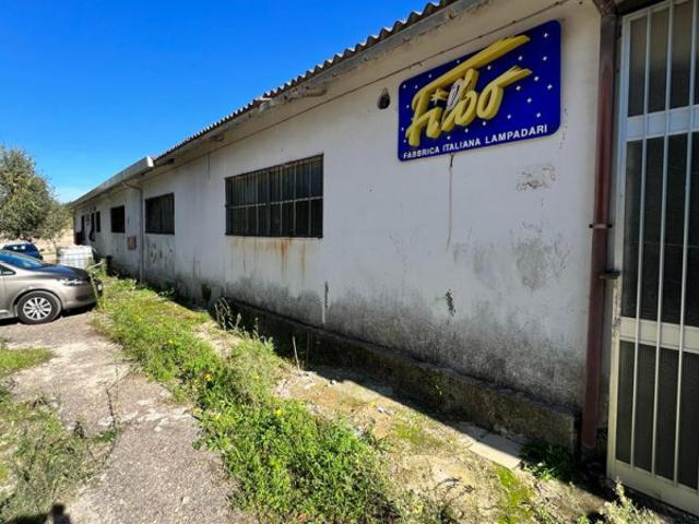 Capannone in vendita a Cala Di Volpe, Sassari