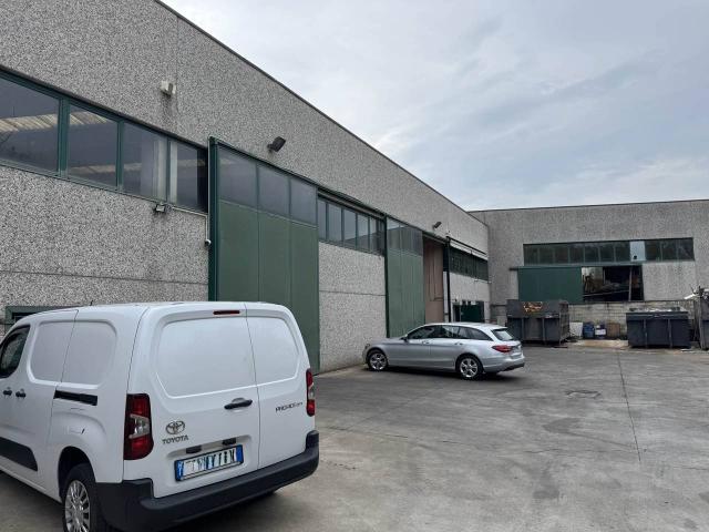 Capannone in vendita a Sedriano, Lombardia