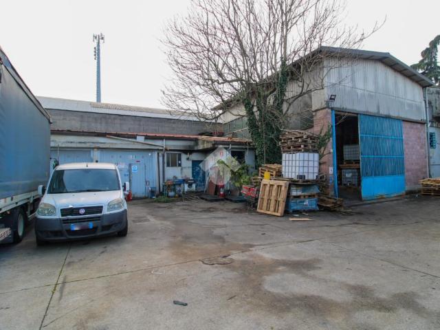 Capannone in vendita a Rovagnasco, Segrate
