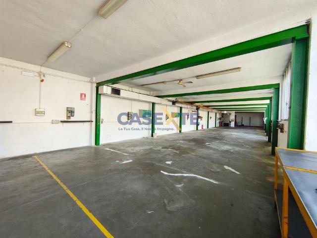 Capannone in vendita a Seriate, Bergamo