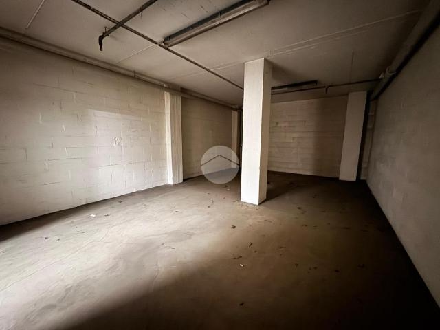 Capannone in vendita a Seriate, Bergamo