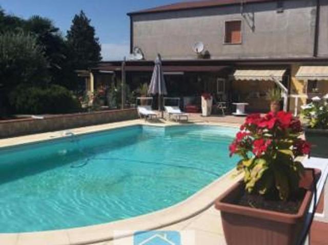 Capannone in vendita a Serravalle Po, Lombardia