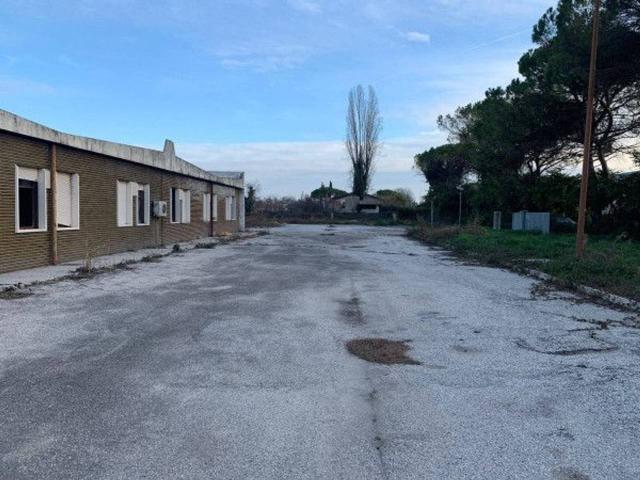 Capannone in vendita a Sesto Al Reghena, Friuli-Venezia Giulia