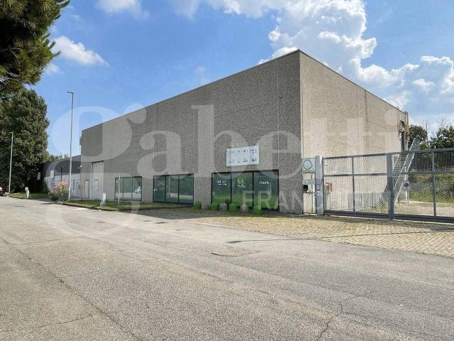 Capannone in vendita a Seveso, Lombardia