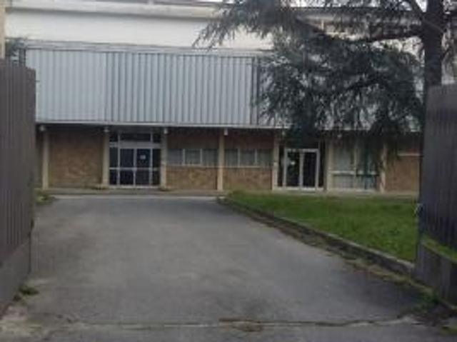Locale Commerciale in vendita a Signa, Toscana