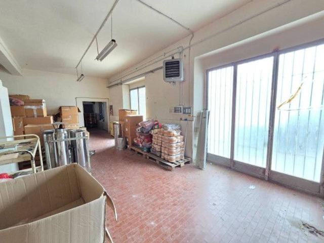 Capannone in vendita a Signa, Toscana