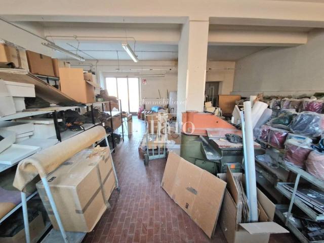 Capannone in vendita a Signa, Firenze