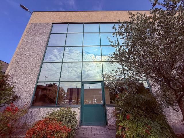 Capannone in vendita a Sovico, Lombardia