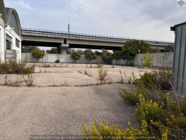 Capannone in vendita a Villa Raspa, Spoltore