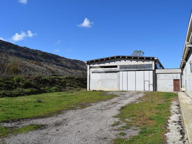 Capannone in vendita a Tagliacozzo, Abruzzo