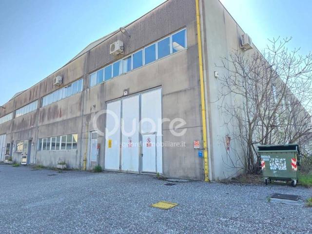 Capannone in vendita a Tavagnacco, Friuli-Venezia Giulia