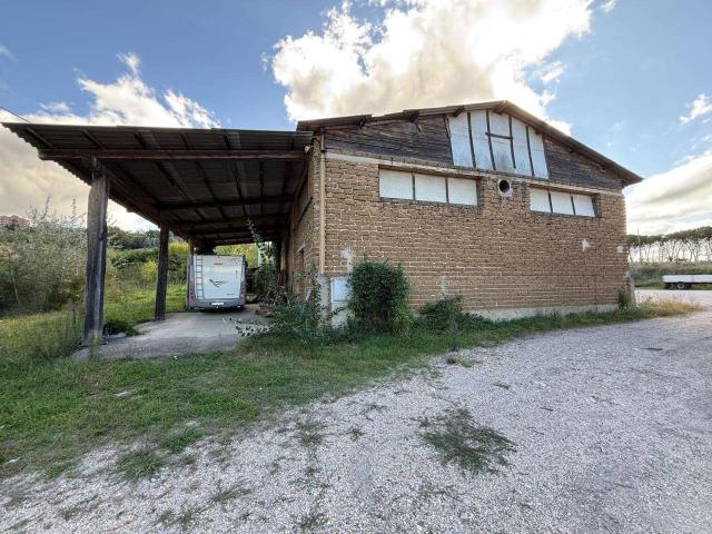 Capannone in vendita a Izzalini, Umbria