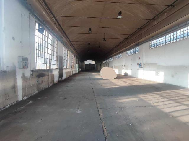Capannone in vendita a Tradate, Lombardia