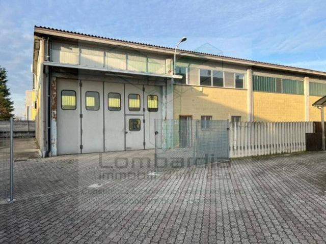Capannone in vendita a Treviglio, Lombardia