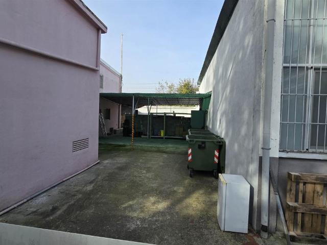 Capannone in vendita a Trezzano Sul Naviglio, Lombardia