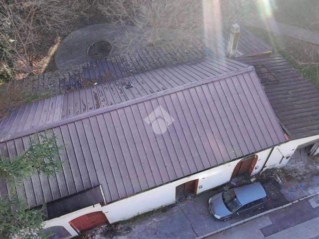 Capannone in vendita a Servola-Chiarbola-Valmaura-Borgo San Sergio, Villa Opicina