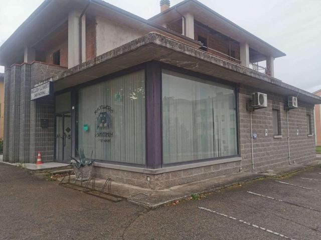 Capannone in vendita a Tuoro Sul Trasimeno, Umbria