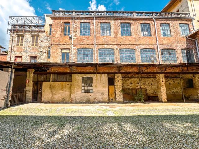 Capannone in vendita a Valdilana, Piemonte