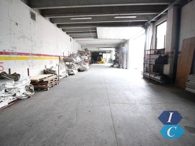 Capannone in vendita a Venegono Inferiore, Lombardia
