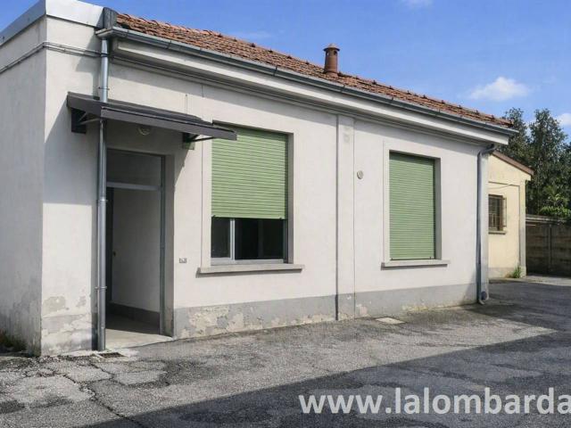 Capannone in vendita a San Giorgio, Venegono Superiore
