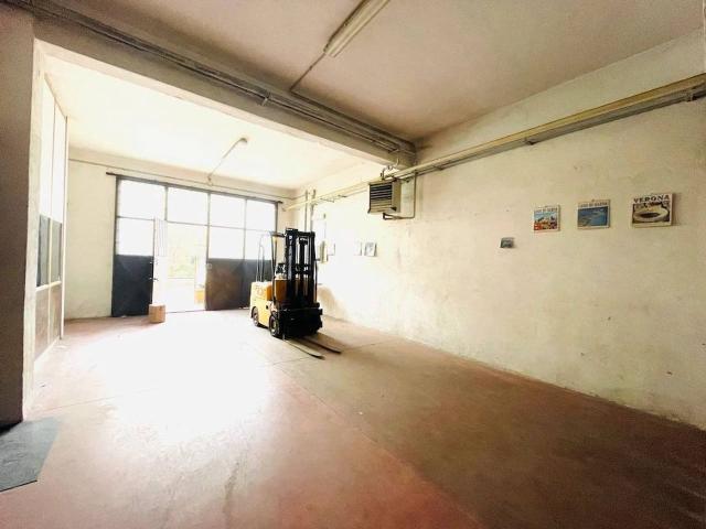 Capannone in vendita a Centro storico, Brenzone