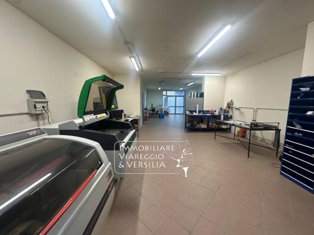 Capannone in vendita a Viareggio, Toscana
