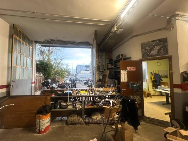 Capannone in vendita a Viareggio, Toscana