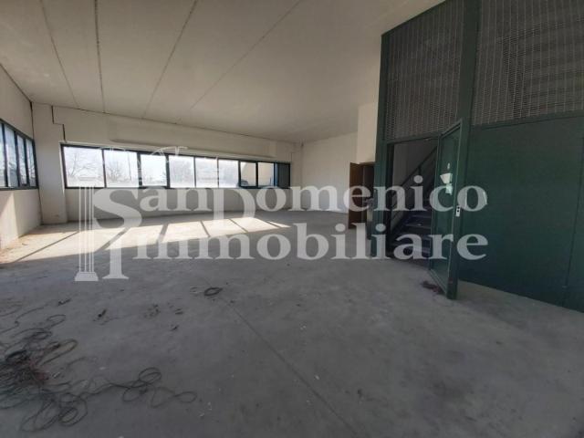 Capannone in vendita a Navacchio, Cascina