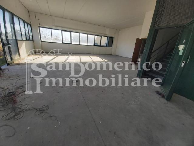 Capannone in vendita a Navacchio, Cascina
