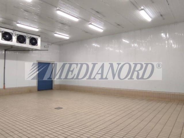 Capannone in vendita a Villa Di Serio, Lombardia
