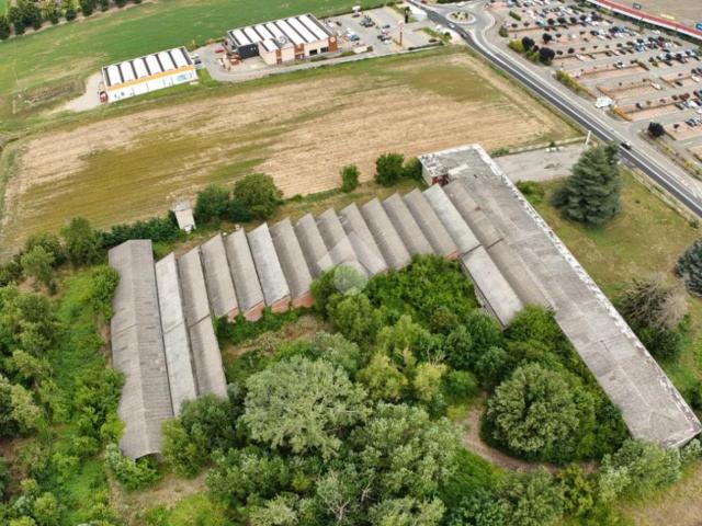 Capannone in vendita a Voghera, Lombardia