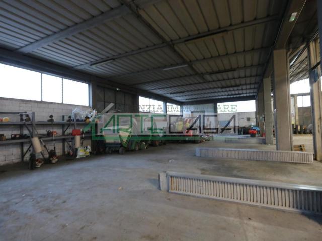 Capannone in vendita a Navacchio, Cascina