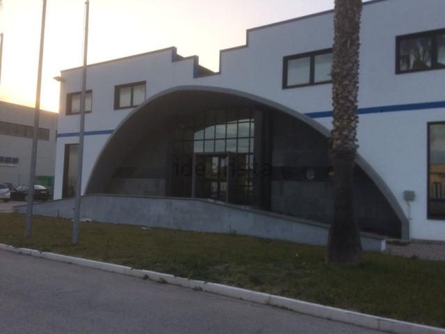 Capannone in vendita a Termoli, Molise