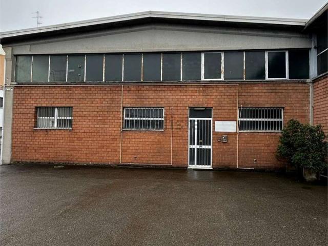 Capannone in vendita a Torrazzi, Modena