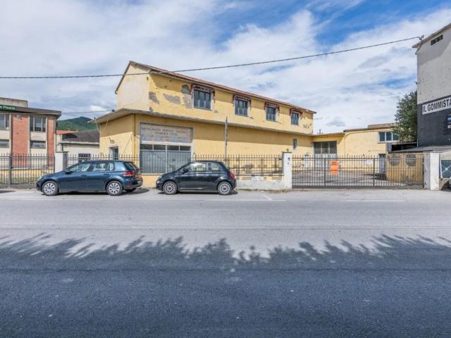Capannone in vendita a Bientina, Toscana