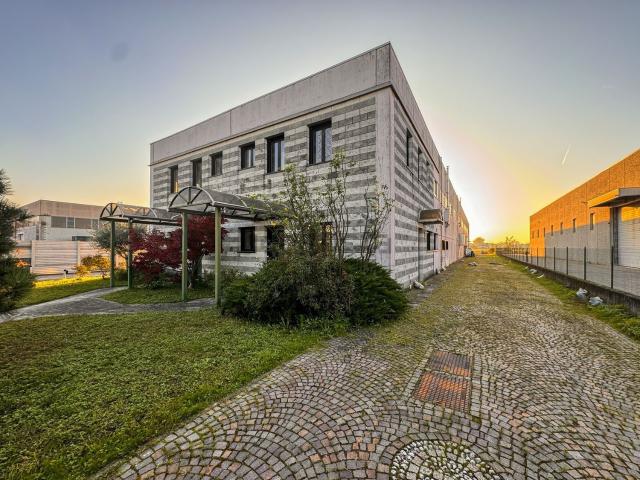 Capannone in vendita a Le Villette, Crema