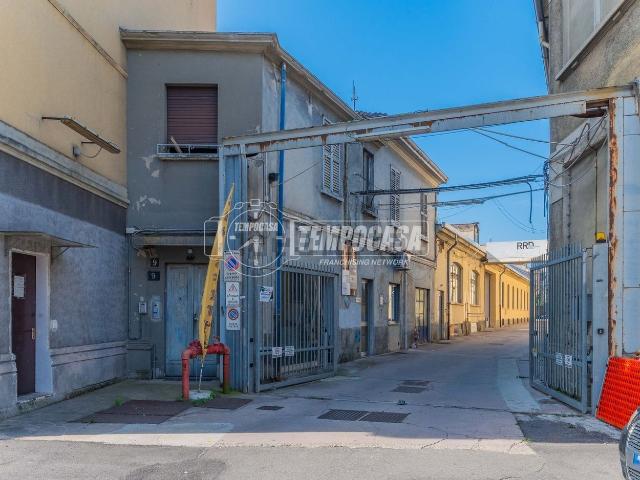 Capannone in vendita a Municipio 8 di Milano, Milano