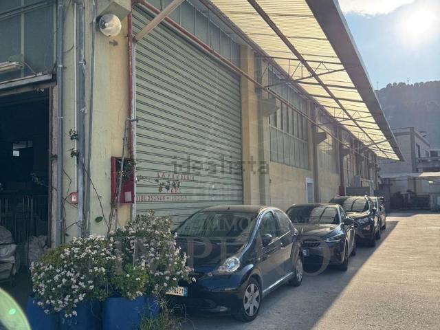 Capannone in vendita a Camporosso mare, Camporosso