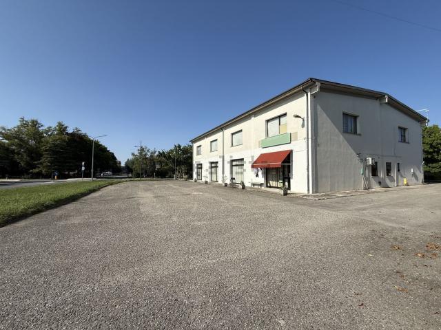 Capannone in vendita a Unione Terre e Fiumi, Formignana