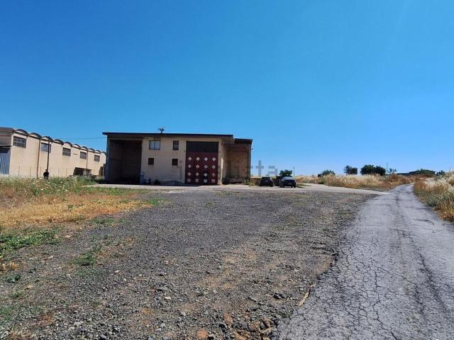 Capannone in vendita a Palagonia, Sicilia