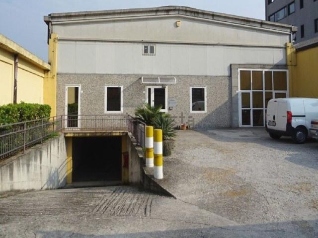 Capannone in vendita a Sud, Brenzone