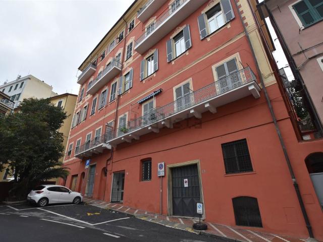 Capannone in vendita a Borgo Marina, Imperia